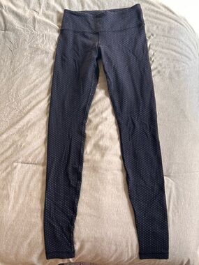 Wunder Under 28” Dotted Black Legging